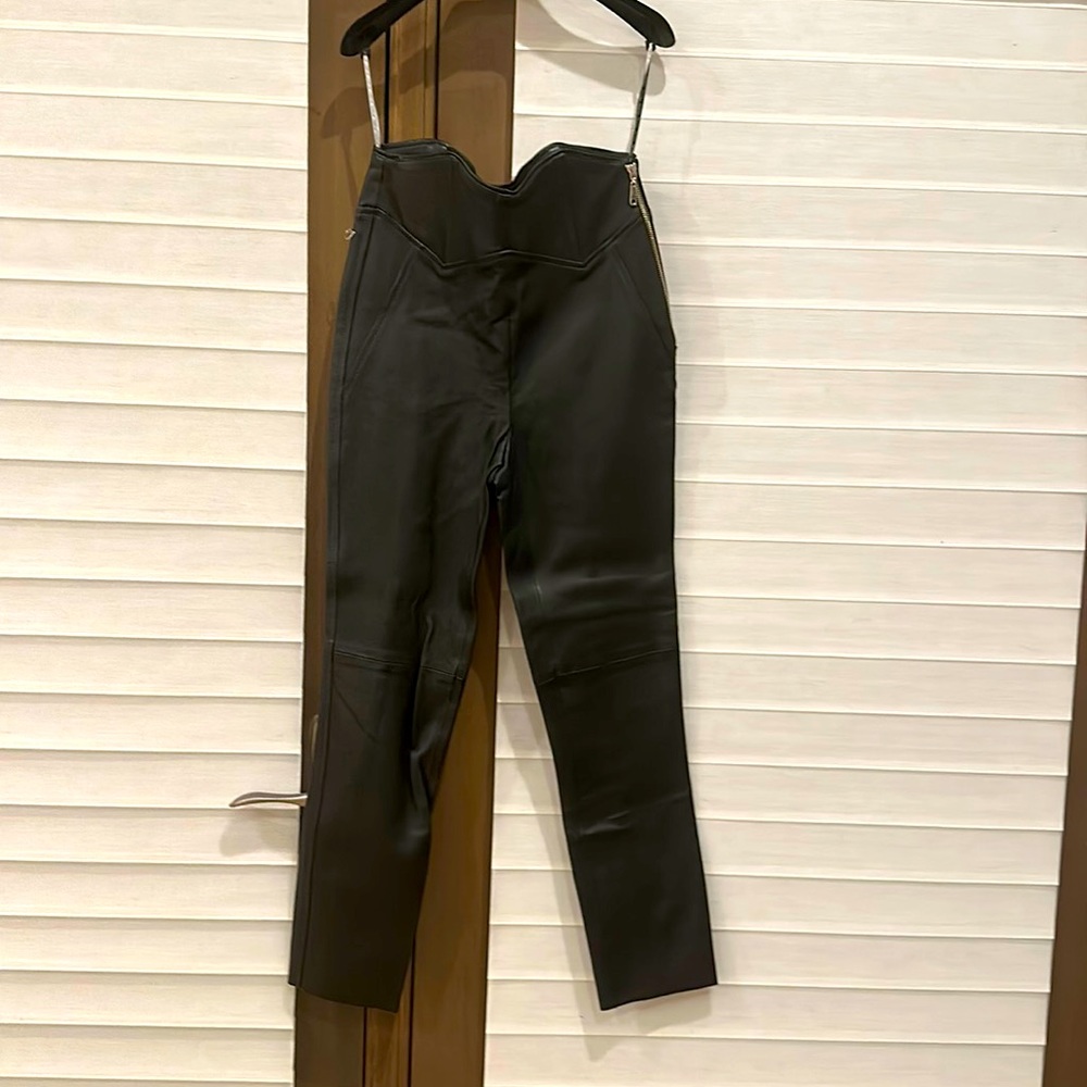 Leather leggings in black